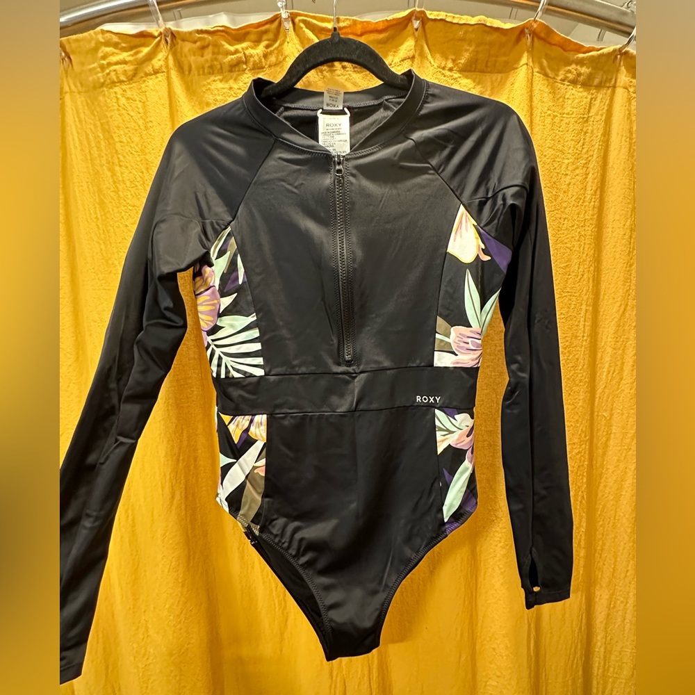 Roxy Sporty Zip-up Swimsuit (Size Large)